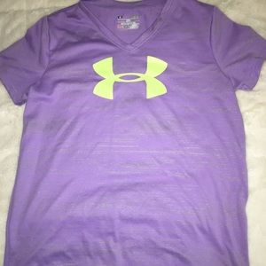 Girls Under Armour dry fit v neck size large